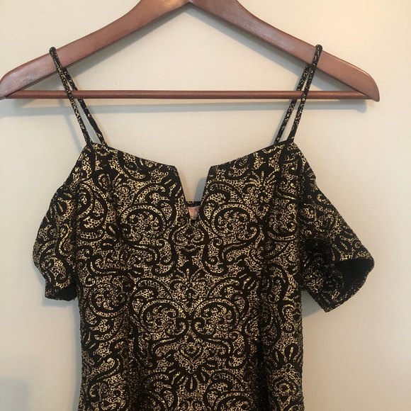 Gold and black shimmery top - Picture 1 of 3